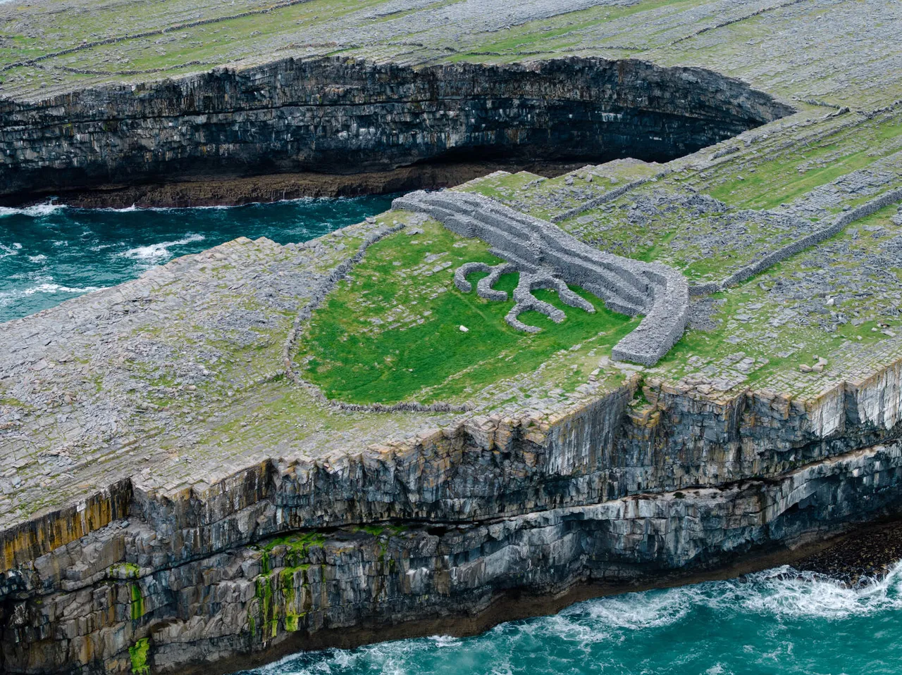 Dun Duchathair Black Fort Inis Mor