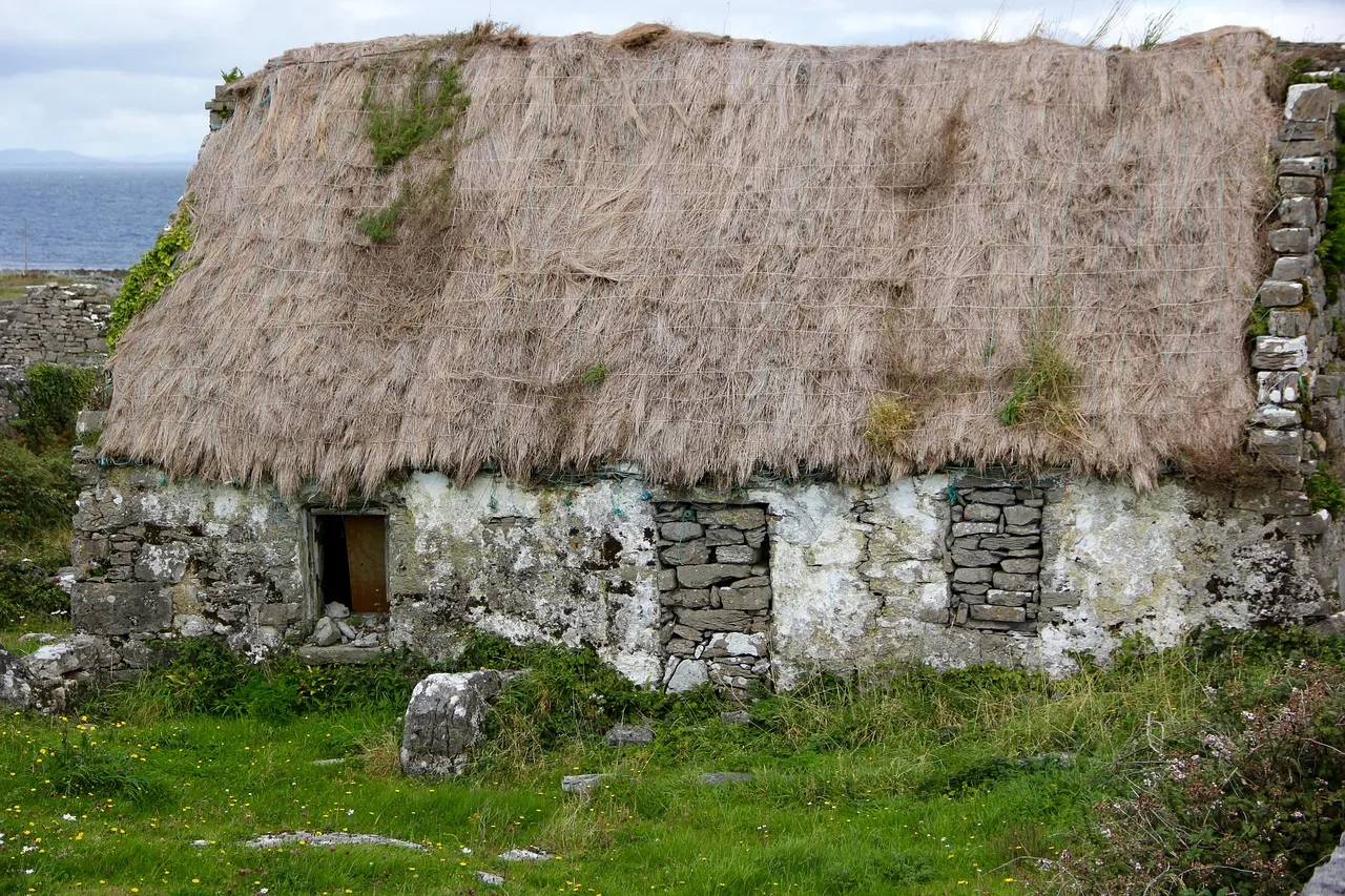 A mythical looking cottage in the Irish countryside